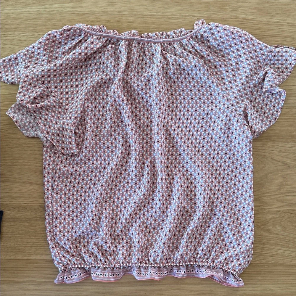 Max Studio Flowy Ruffle Blouse - Picture 3 of 5